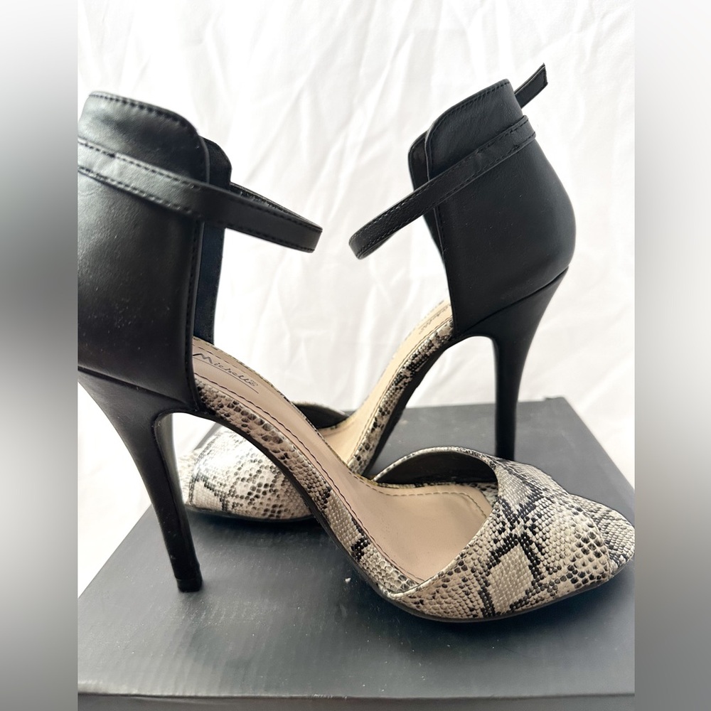 Snake Print upper sandals